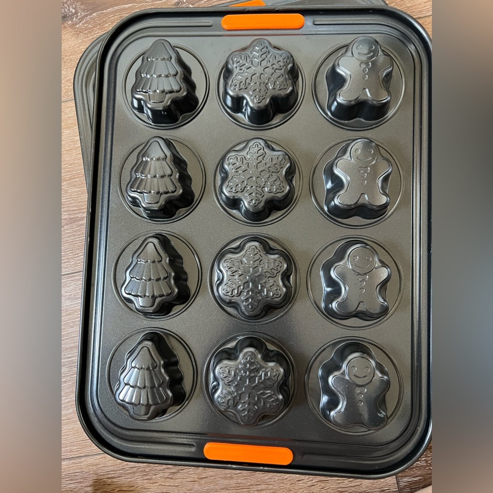 Le Creuset 12 Cup Non-Stick Bakeware Cupcake Muffin Tray Pan Lot of 2